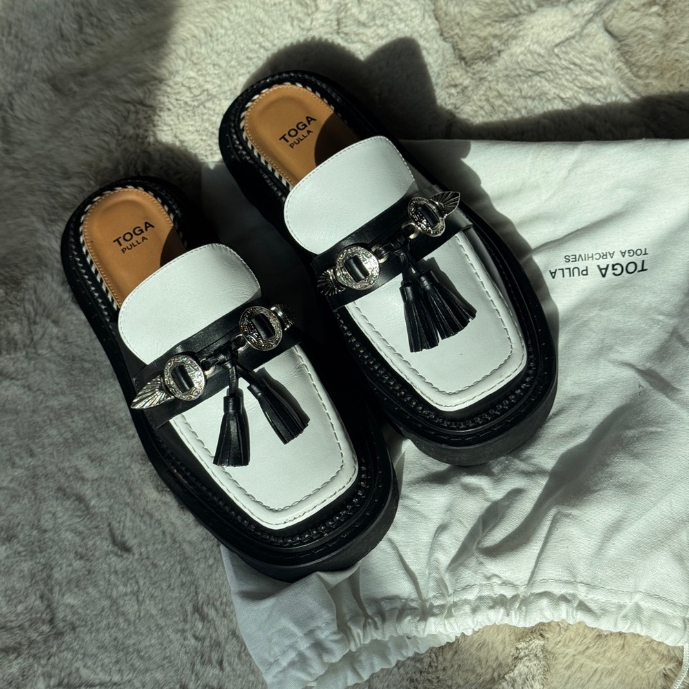 Toga Pulla Black and White Tassel-detail Loafers